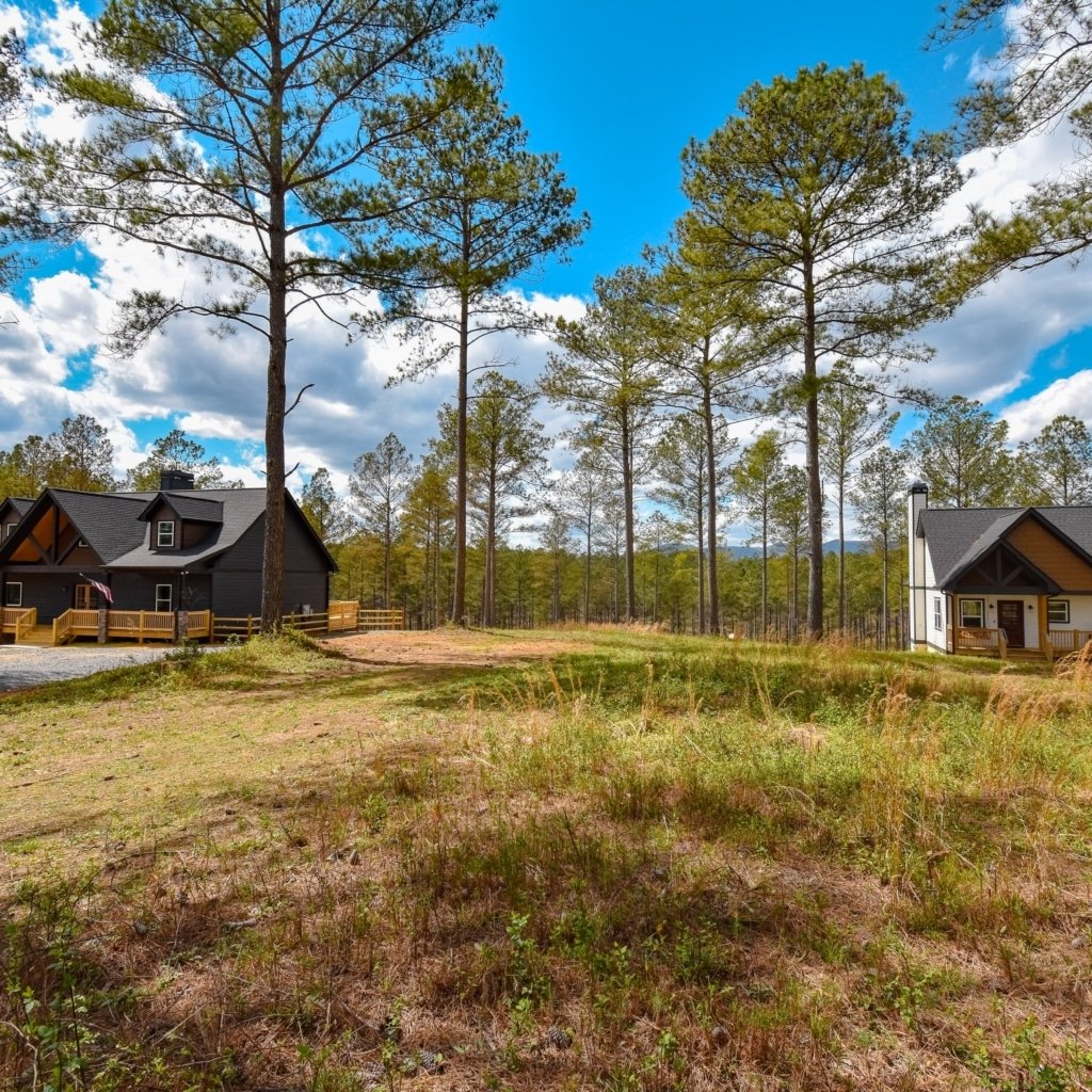 Luxurious Cabins at Mountain Peak: Book Your Stay Now